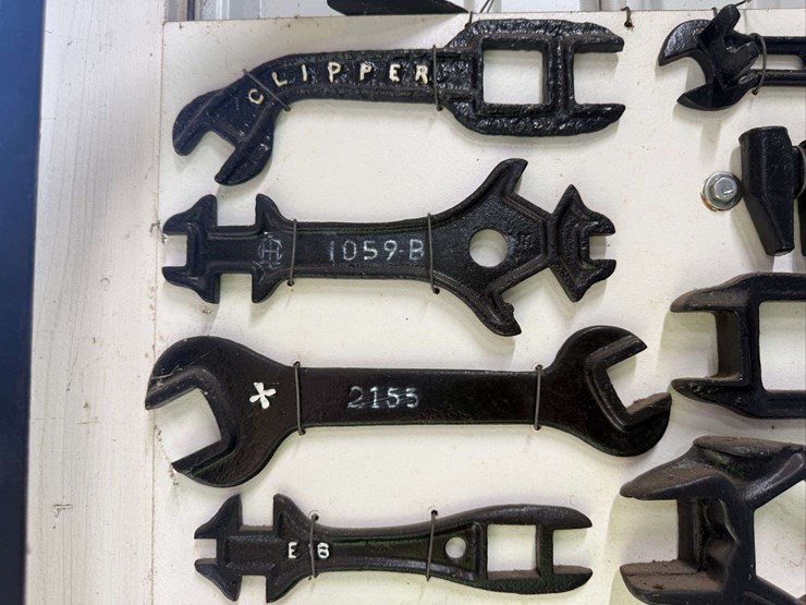assorted-cast-iron-tools-and-wrenches-image-3