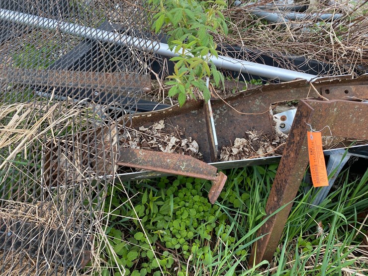 #3586-•-assorted-scrap-metal,-gate-parts,-guard-rails-and-more-image-4