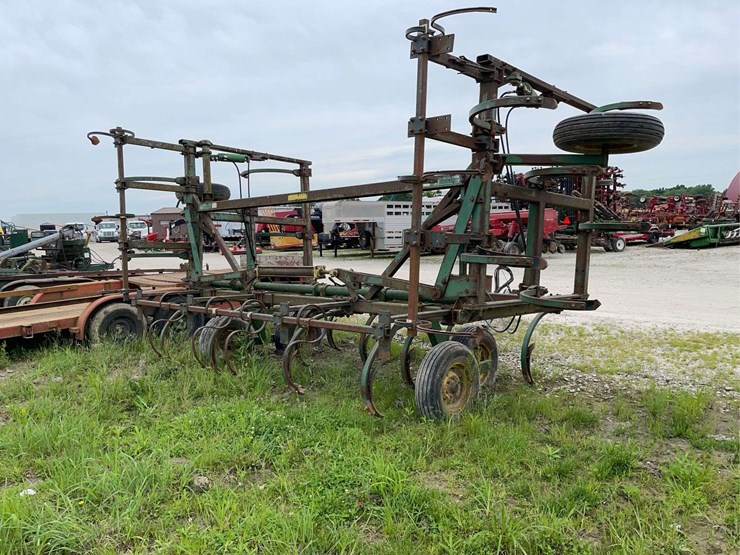 25-shank-chisel-plow-with-leveling-bar,-s-tine,-walking-tandems,-with-extra-shanks-image-3