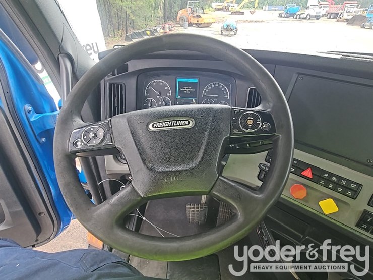 2019-freightliner-cascadia-116-image-31