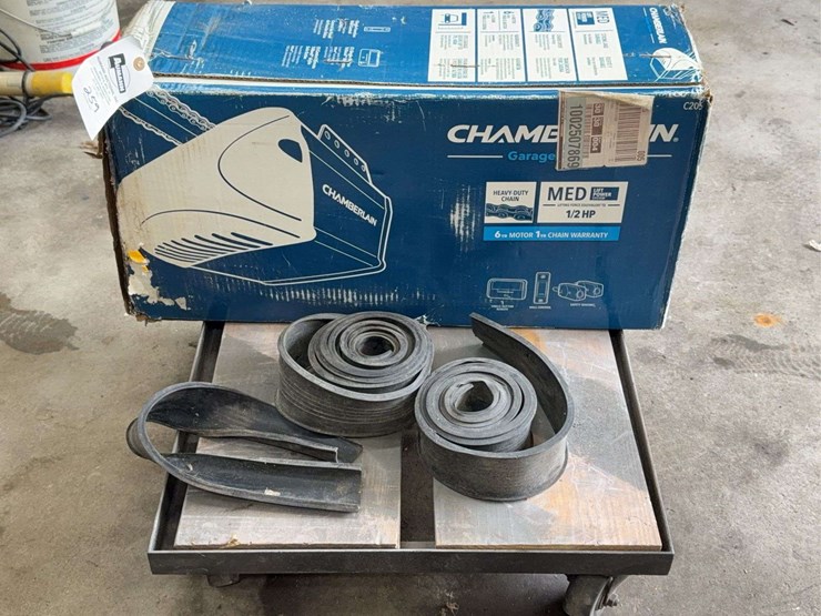 chamberlain-garage-door-opener-with-accessories-image-1