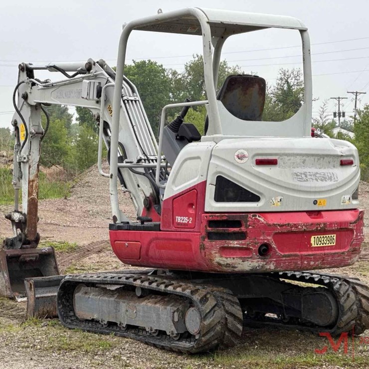 2019 TAKEUCHI TB235-2