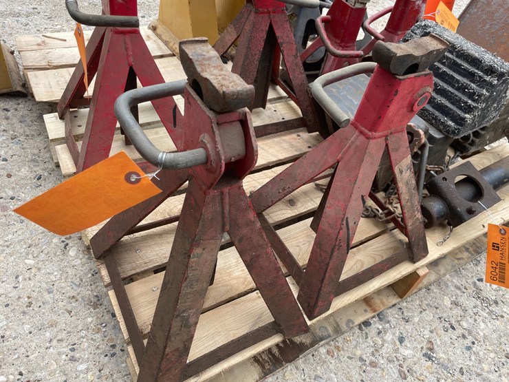 #6035-•-(2)-jack-stands-image-1