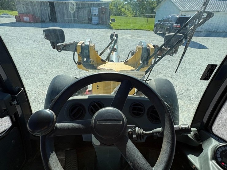 2020-deere-304l-image-27