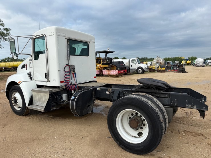 2016-kenworth-t370-image-7