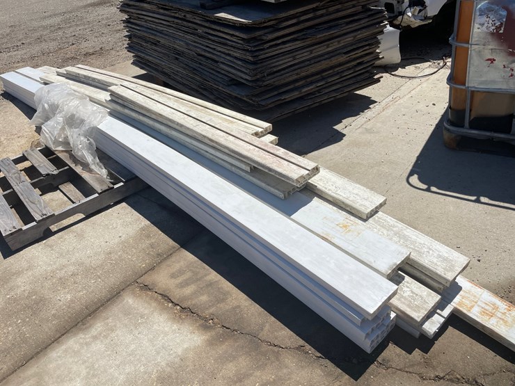 #6079-•-stack-of-plastic-form-boards-image-1