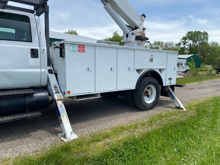 2008-ford-f-750-bucket-truck-image-5