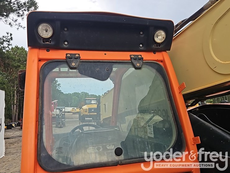 2016-jlg-642-image-28
