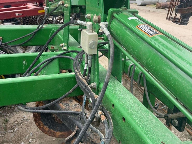 2013-john-deere-2623-image-14