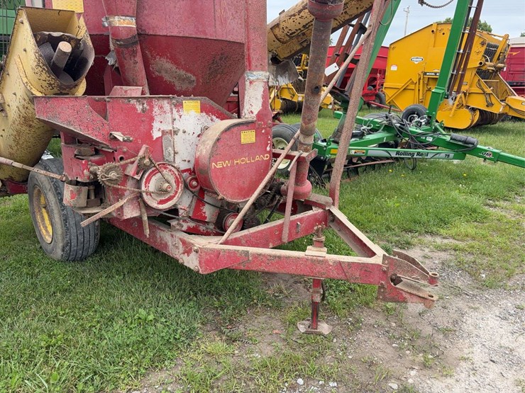 new-holland-354-image-3