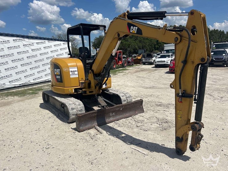 caterpillar-305e-mini-excavator-image-2