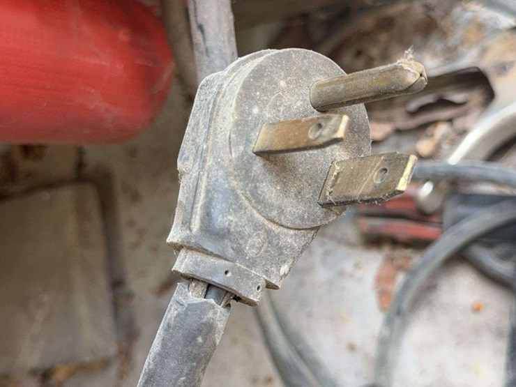 craftsman-35-230-ac-arc-welder-with-accessories-image-8