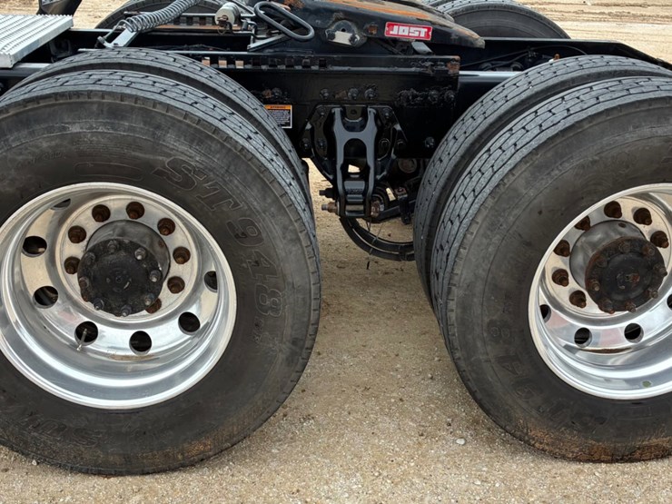 2019-peterbilt-579-image-14