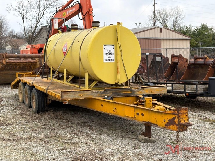 appoximately-1,000-gallon-fuel-tank-w/-fill-rite20-gpm-12v-pumpmounted-on-ferree-3-axle-trailer-image-1