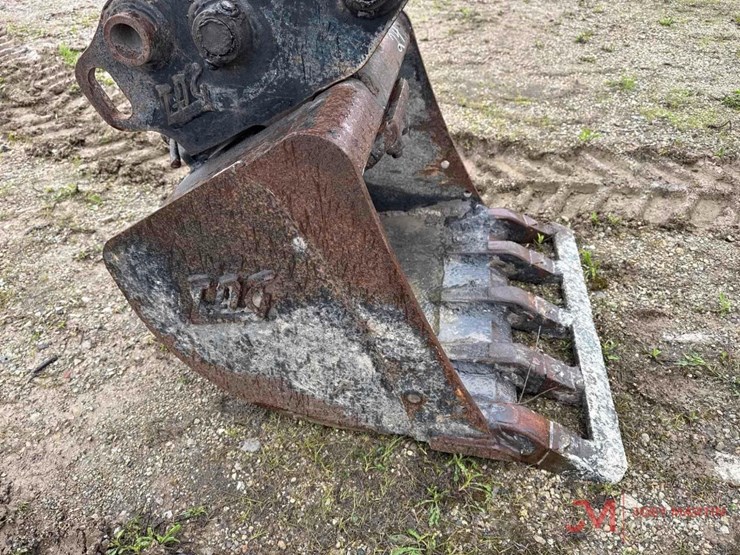 2019-takeuchi-tb235-2-image-19