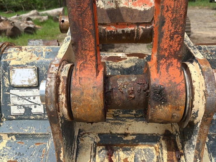 2012-hitachi-zx160-image-17