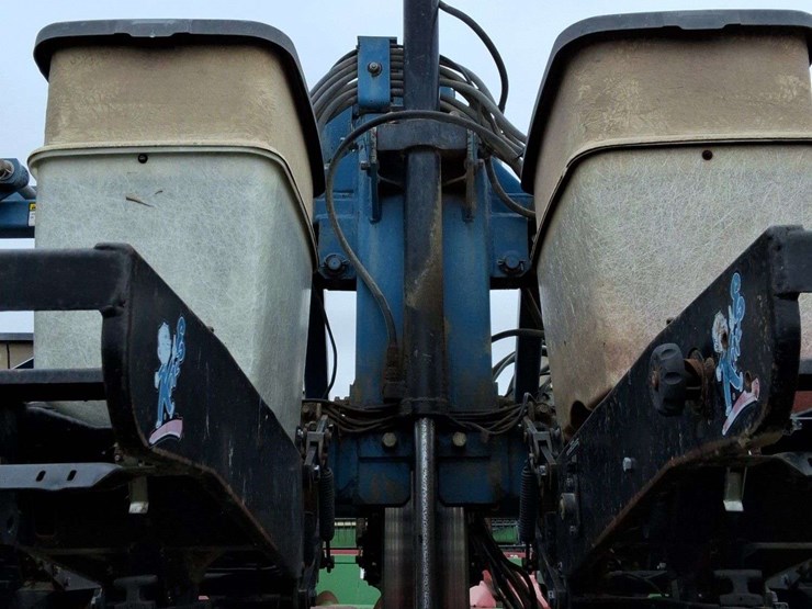 2020-kinze-2600-image-8