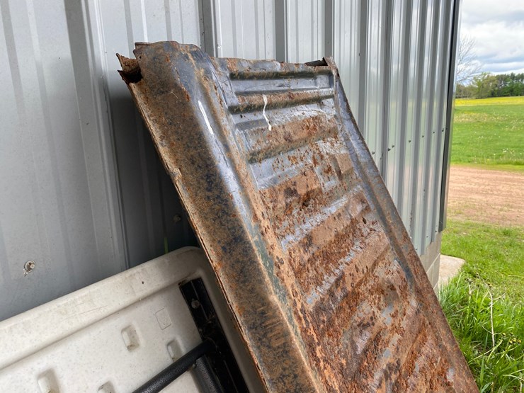 #3615-•-poly-folding-table,-ford-tailgate,-and-sheet-metal-image-6
