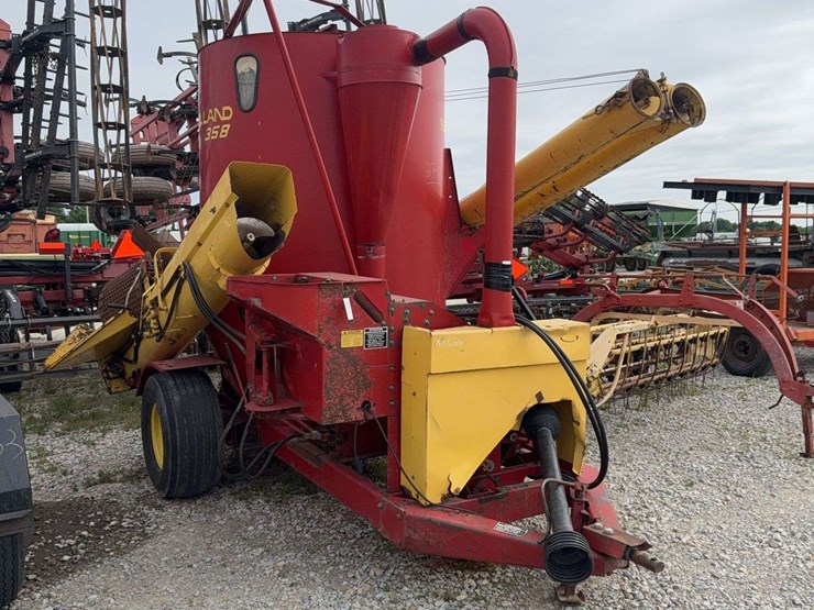 new-holland-358-image-1