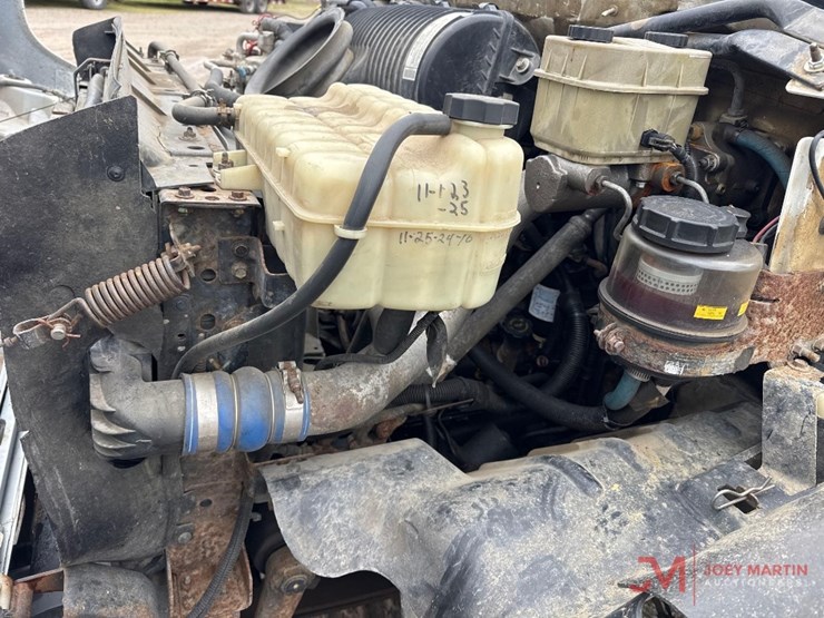 2003-gmc-c5500-service-truck-image-31