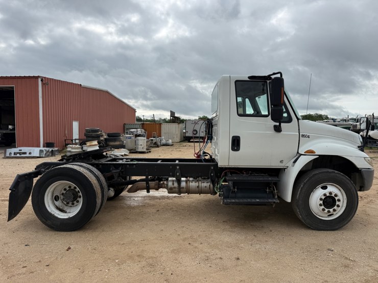 2019-international-durastar-4300-image-7