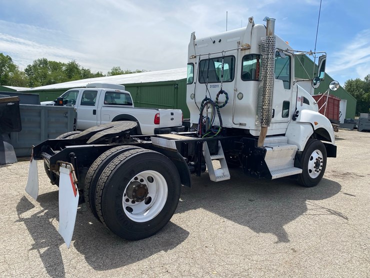 2014-kenworth-t400-single-axle-day-cab-semi-tractor-image-4
