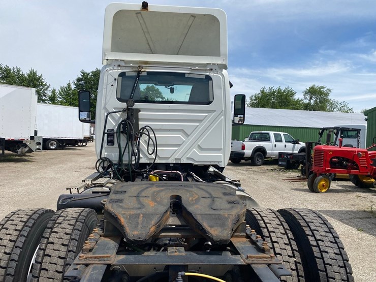 2019-international-lt625-day-cab-semi-tractor-image-22
