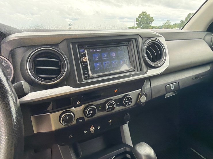 2017-toyota-tacoma-image-16