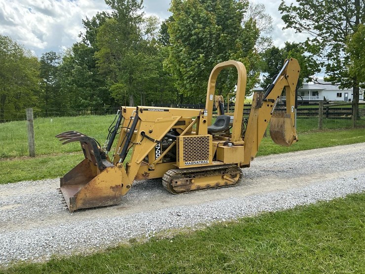 #121-•-2014-magnatrac-mh-7000-crawler-loader-image-1