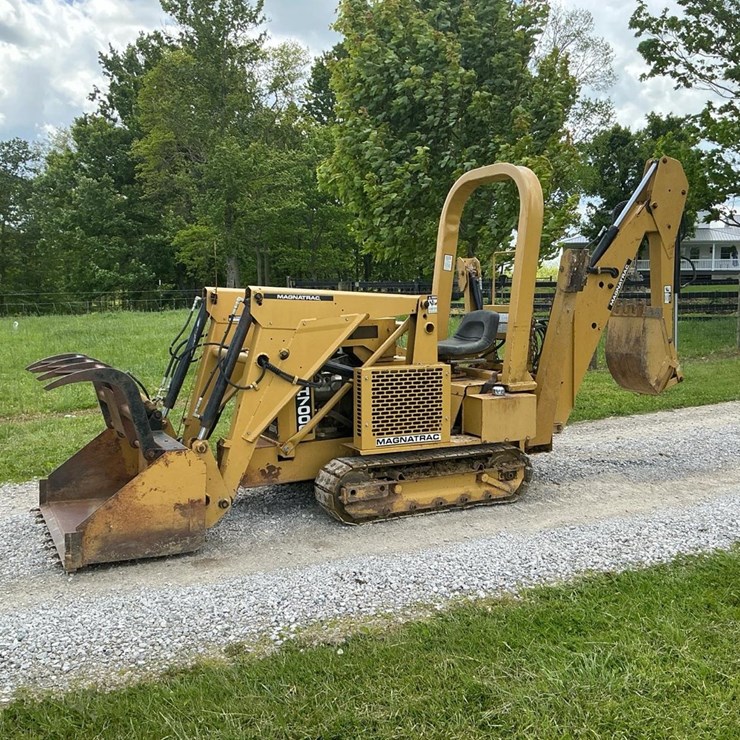 #121 • 2014 Magnatrac MH 7000 Crawler Loader