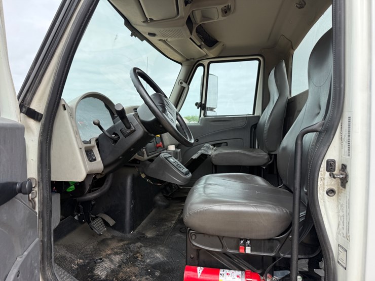 2019-international-durastar-4300-image-15