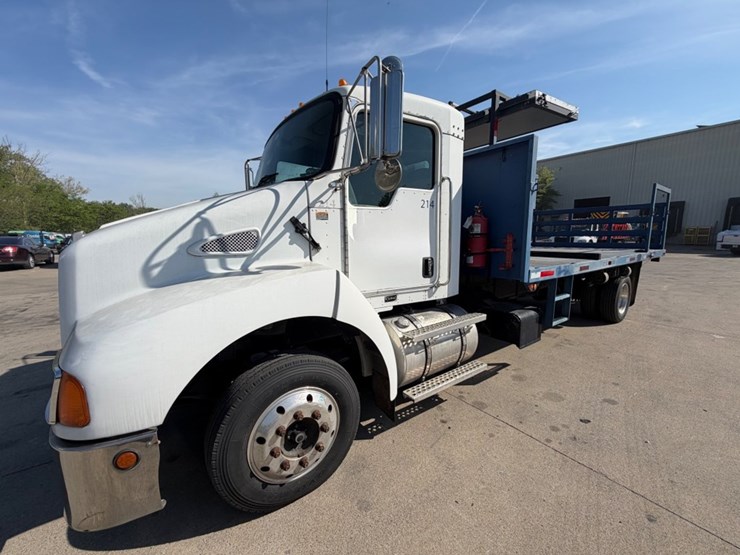 2007-kenworth-t300-image-1