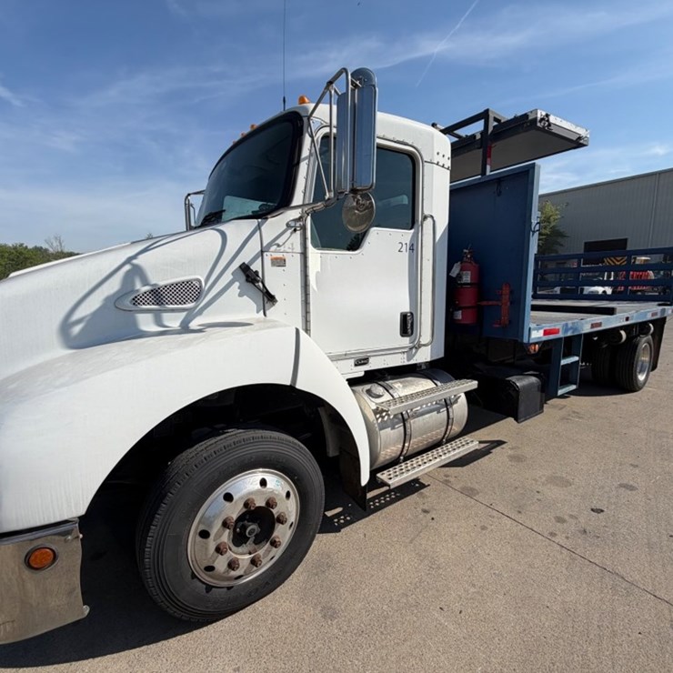 2007 KENWORTH T300