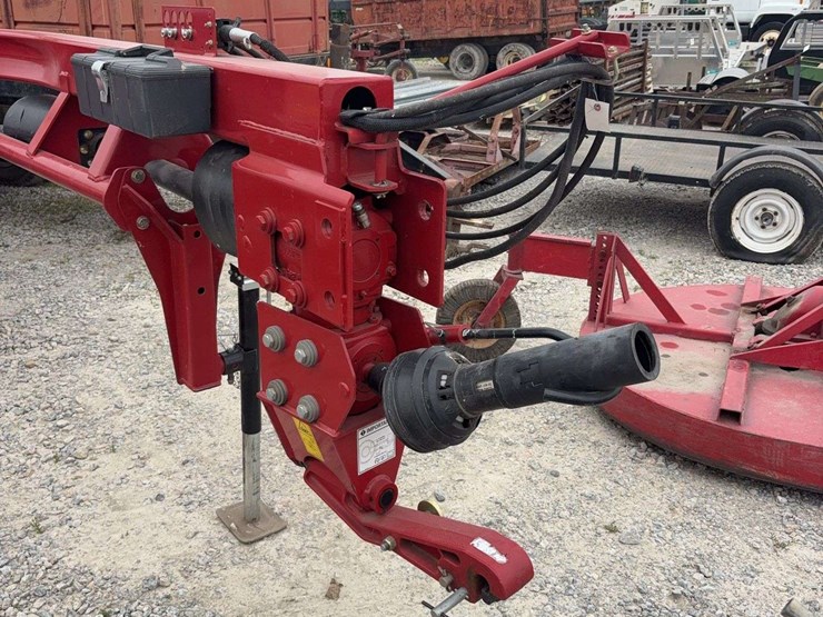 2022-new-holland-210-image-3