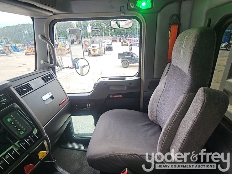 2020-kenworth-t800-image-27