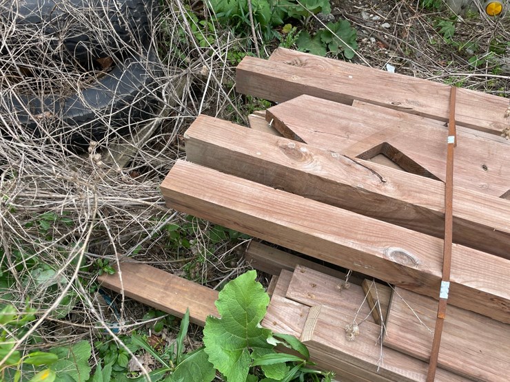 #6061-•-disassembled-wooden-deck-image-3