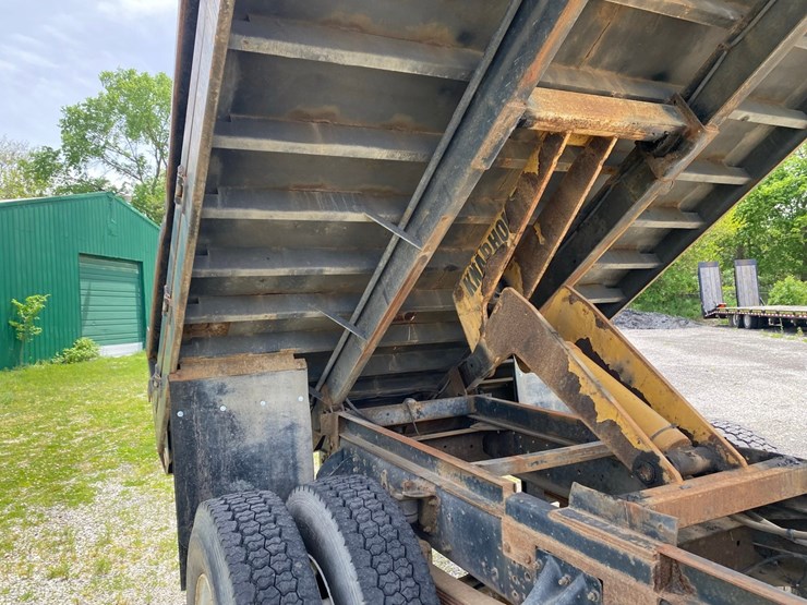 2002-gmc-6500-dump-truck-image-17