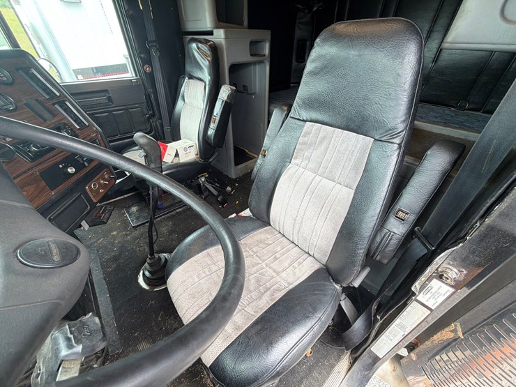 freightliner-fl112-image-17