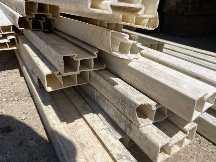 #6078-•-stack-of-plastic-form-boards-image-3