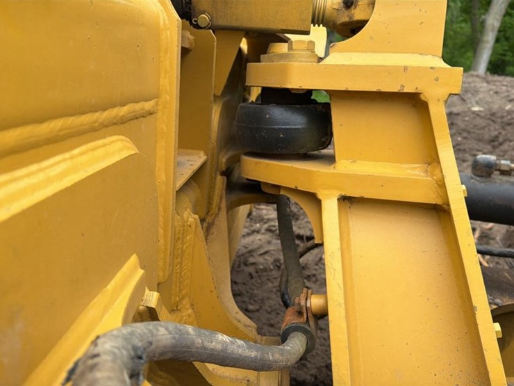 2018-caterpillar-d6k-image-27