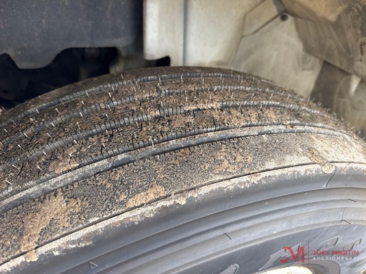 2004-international-durastar-4300-image-7
