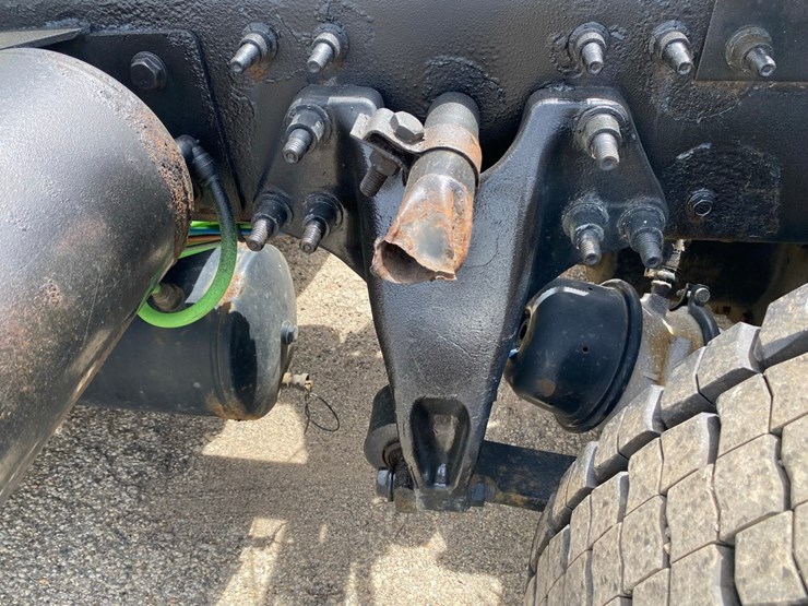 2019-international-lt625-day-cab-semi-tractor-image-25