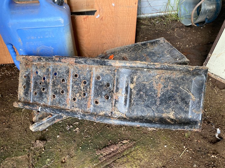 #3606-•-(2)-metal-car-ramps,-and-poly-water-tank-image-2