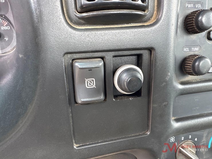 2003-gmc-c5500-service-truck-image-38