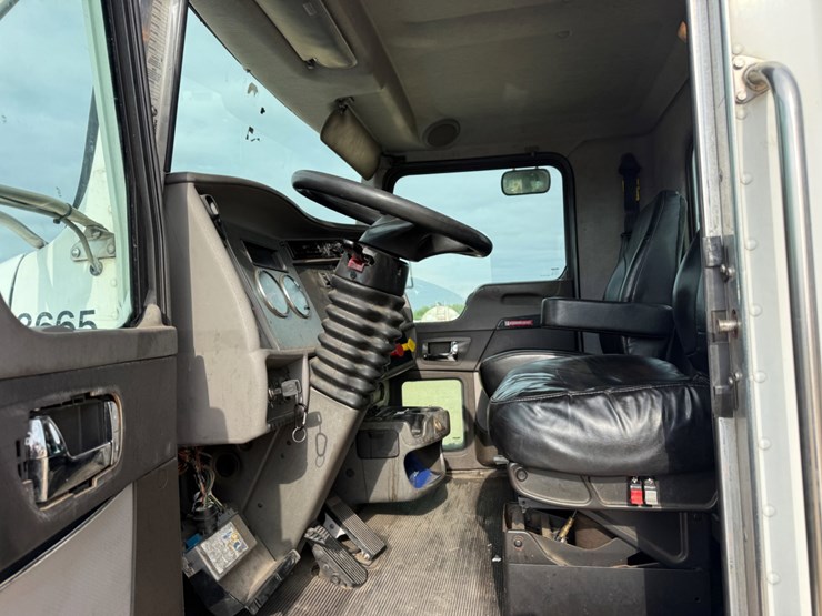2016-kenworth-t370-image-9