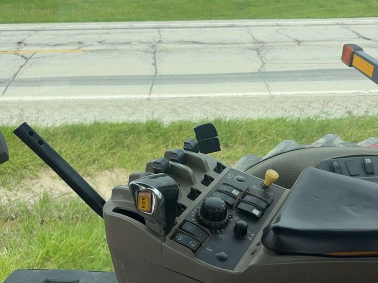 2010-case-ih-275-image-22