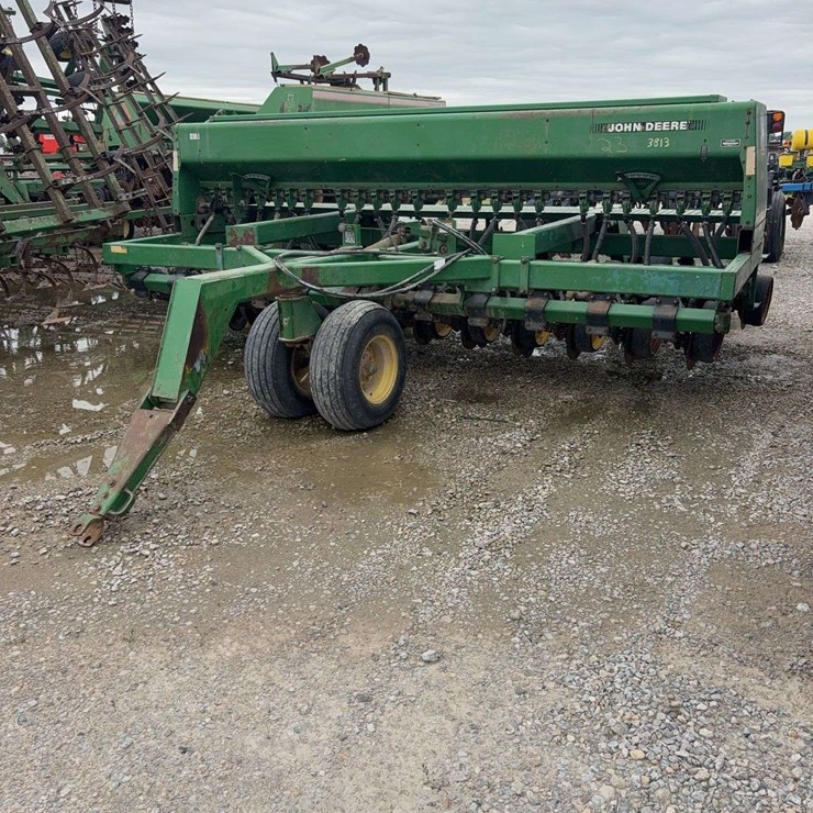 JOHN DEERE 750