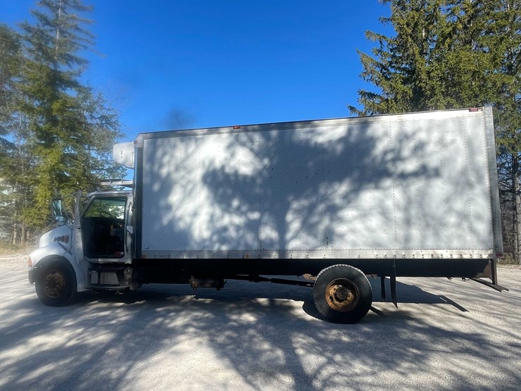 #4198-•-2005-sterling-box-truck-image-8