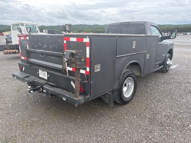 2020-dodge-3500-image-3