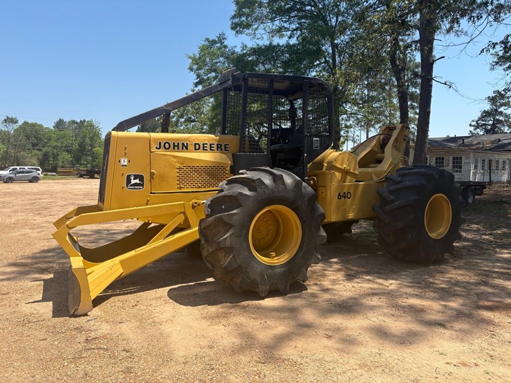 1983-john-deere-640-image-1